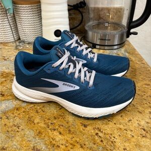 Brooks Launch 7 size 6